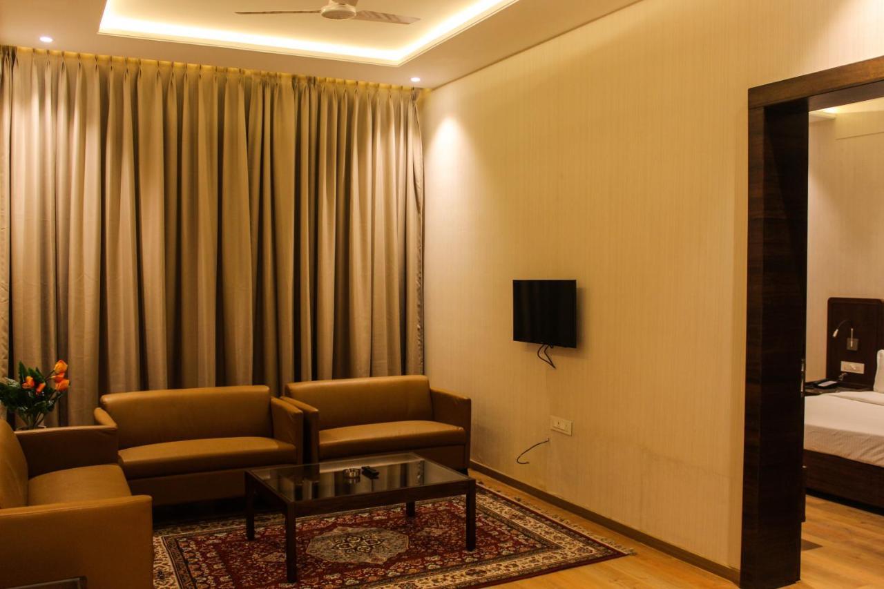 Hotel Rajhans Abhinandan Μποπάλ Εξωτερικό φωτογραφία