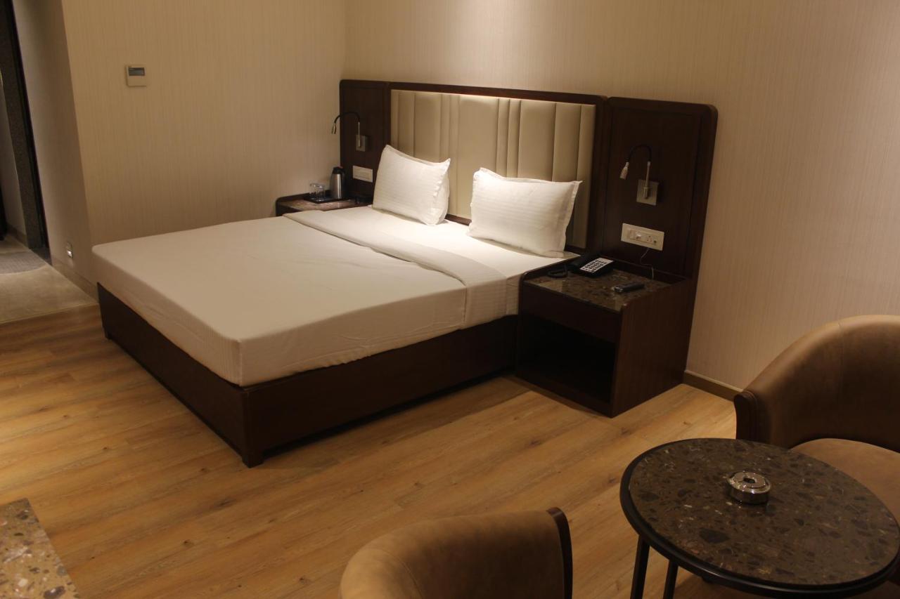 Hotel Rajhans Abhinandan Μποπάλ Εξωτερικό φωτογραφία