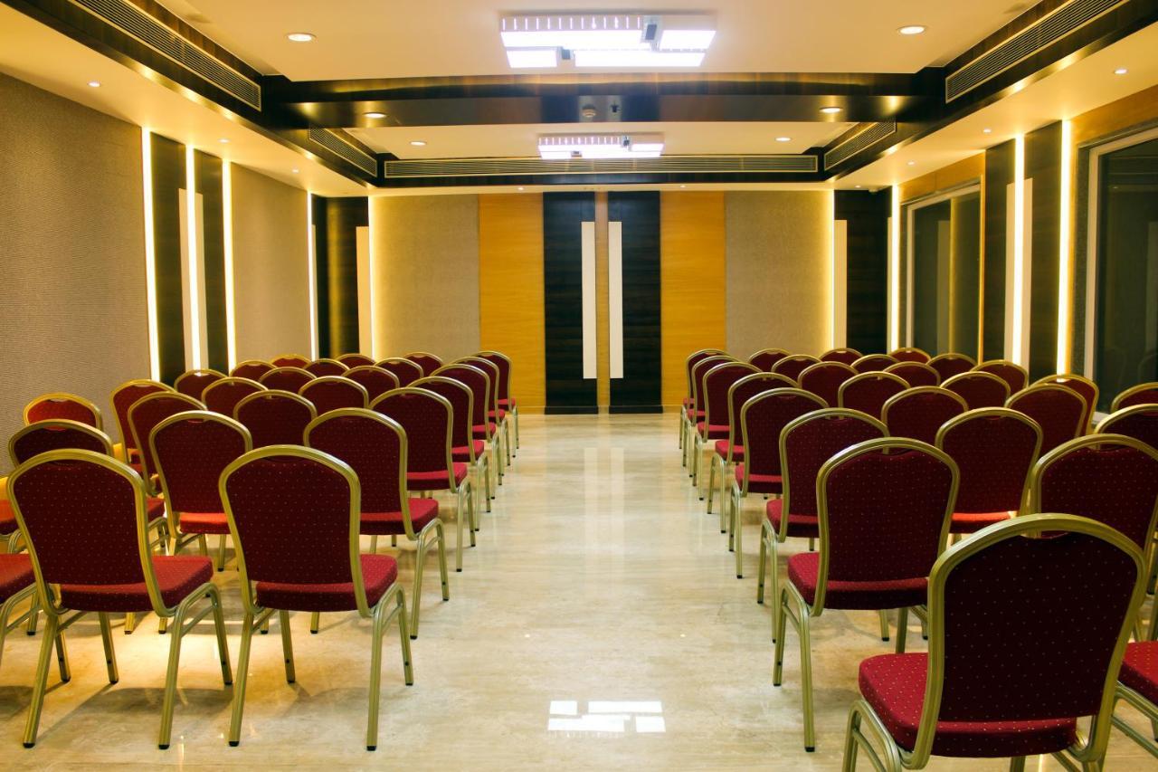 Hotel Rajhans Abhinandan Μποπάλ Εξωτερικό φωτογραφία