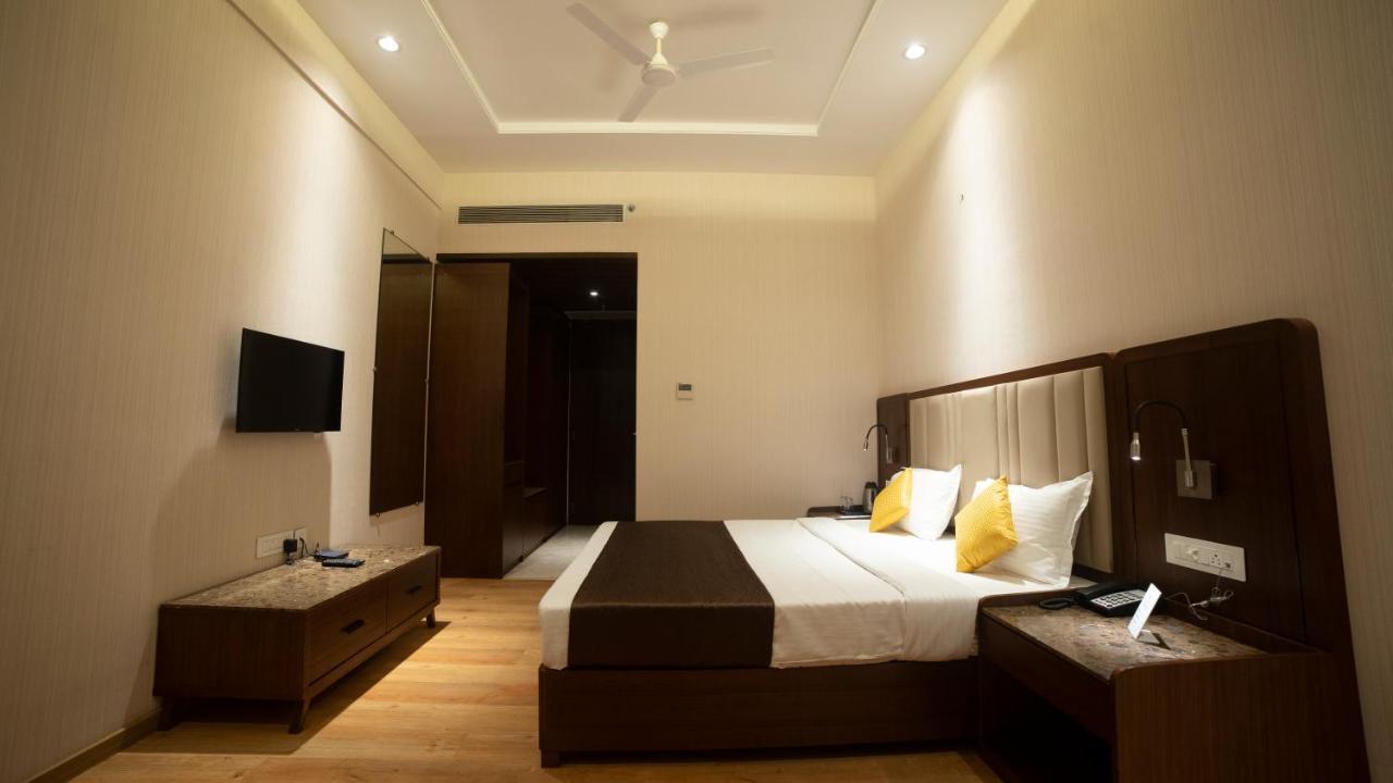 Hotel Rajhans Abhinandan Μποπάλ Εξωτερικό φωτογραφία
