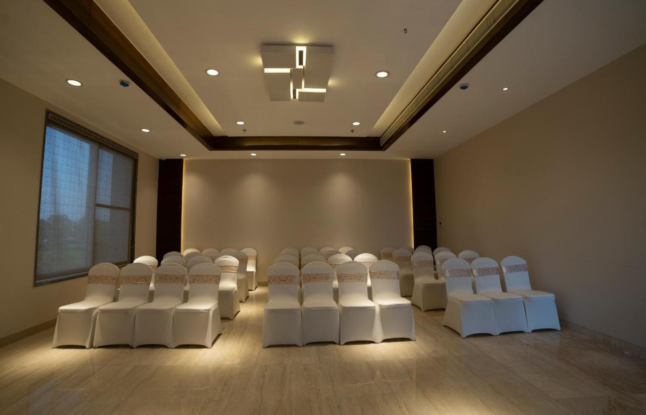 Hotel Rajhans Abhinandan Μποπάλ Εξωτερικό φωτογραφία