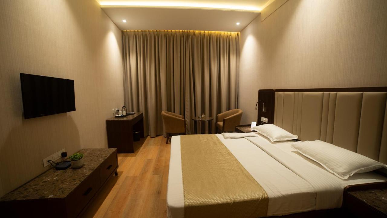 Hotel Rajhans Abhinandan Μποπάλ Εξωτερικό φωτογραφία